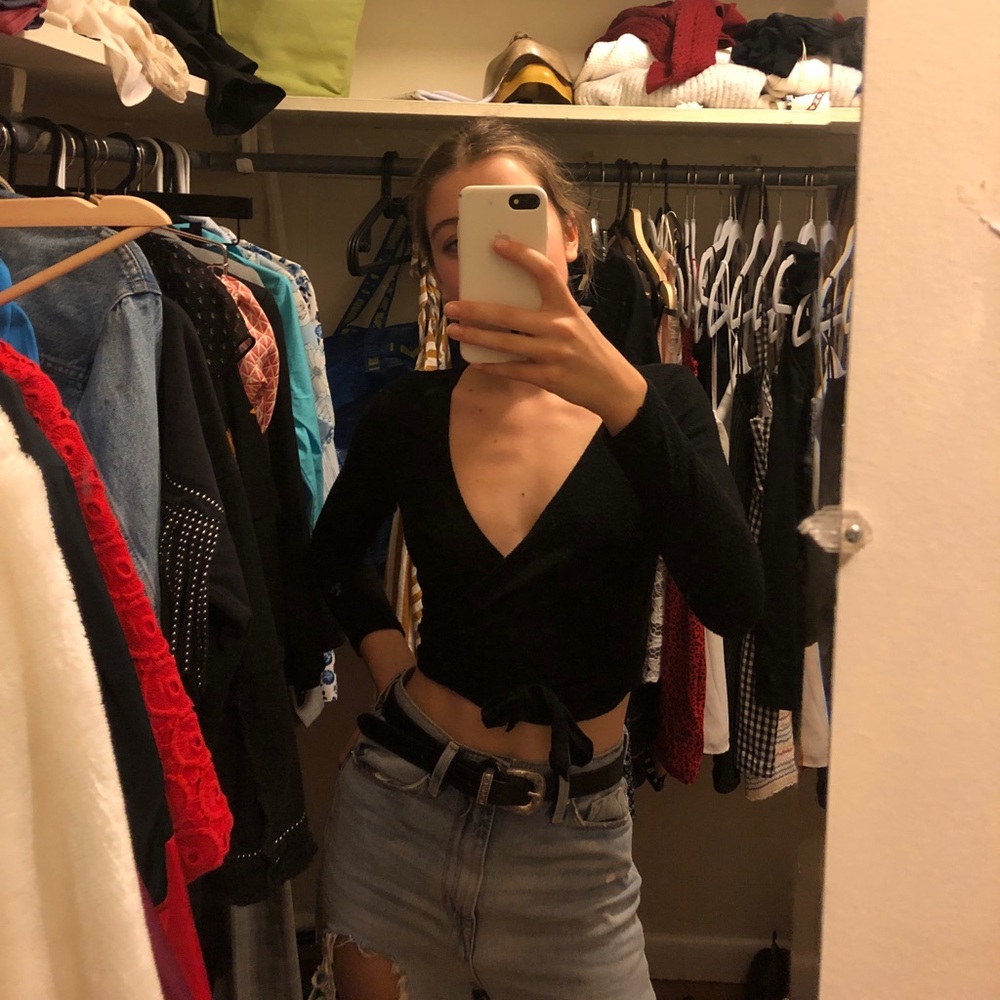 VERSATILE BLACK SWEATER CROP TOP 🖤